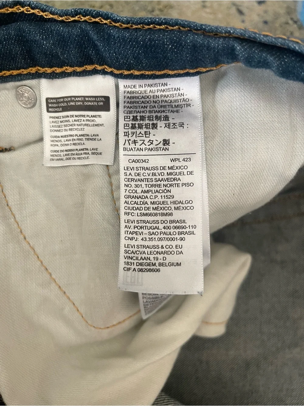 Levi's Men’s Relaxed Fit Dark Blue Jeans 46 x 30